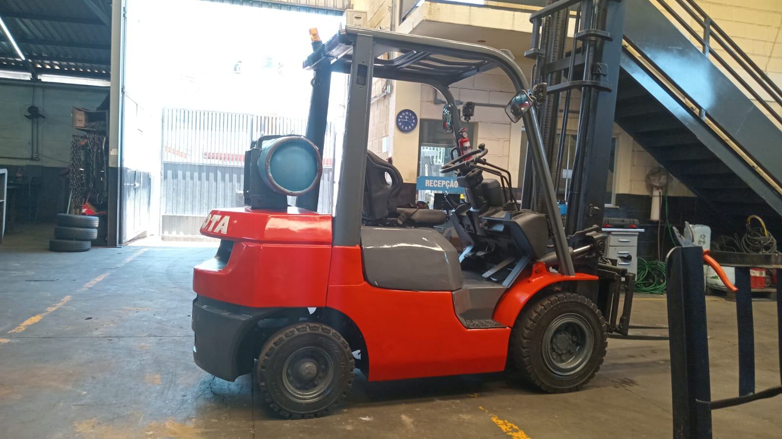 Empilhadeira Toyota 7FG25 frota 091
