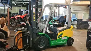 Empilhadeira contrabalançada elétrica HELI a lítio, frota 099, disponível para locação — foto 2