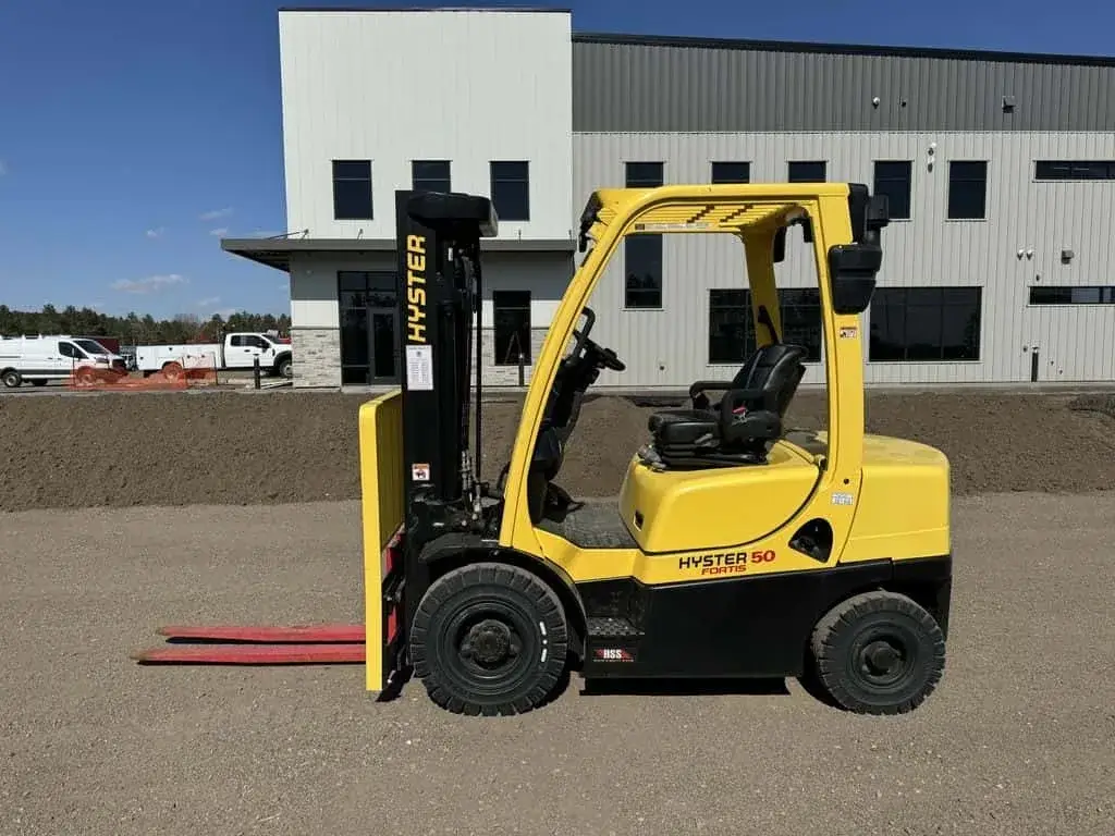 Empilhadeira Hyster H50FT em operação